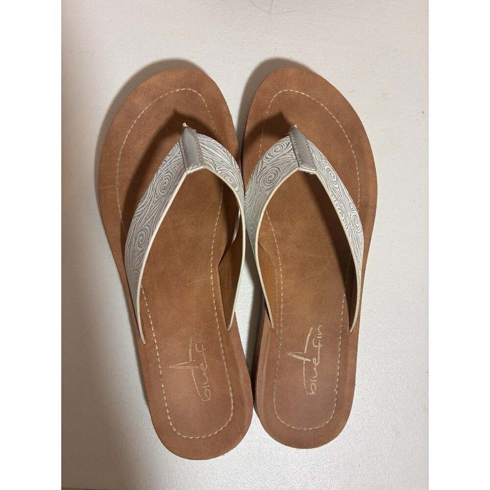 Blue Fin Size 8 White Silver Womens Lori Flip-Flop Thong Sandals